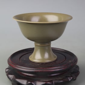 HIGH-FOOTED BOWL WITH TEA-DUST GLAZE