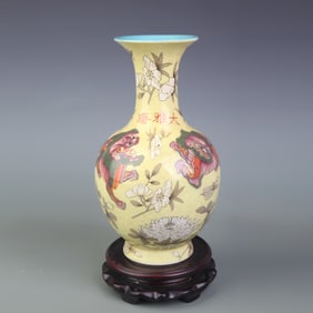 FAMILLE ROSE VASE WITH YELLOW GROUND, FLORAL PATTERN