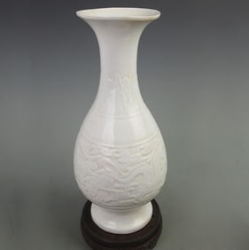 WHITE COLOR GLAZE CARVED DRAGON-PATTERNED PORCELAIN APPRECIATION VASE