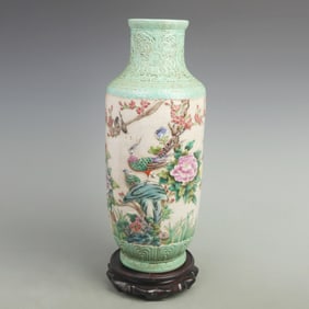 A FAMILLE ROSE FLOWER AND BIRD PATTERN PORCELAIN VASE
