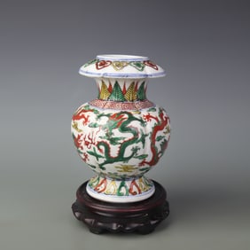 WUCAI (FIVE-COLOR) VASE WITH DRAGON MOTIF