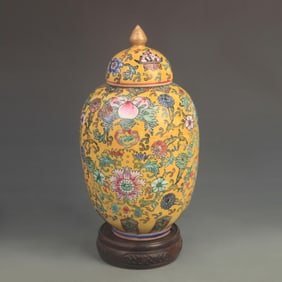 YELLOW GROUND FAMILLE ROSE PEACH PATTERN PORCELAIN JAR