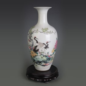 FAMILLE ROSE FLOWER AND BIRD PATTERN PORCELAIN VASE