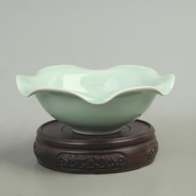 CELADON GLAZED SUNFLOWER PATTERN PORCELAIN BOWL