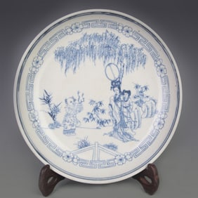 BLUE-AND-WHITE PORCELAIN PLATE WITH FIGURES