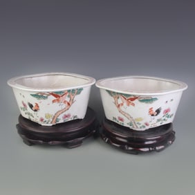 PAIR OF FAMILLE ROSE FLOWER AND BIRD DESIGN FLOWERPOTS