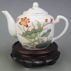 FAMILLE ROSE TEAPOT WITH FLORAL AND BIRD DESIGN