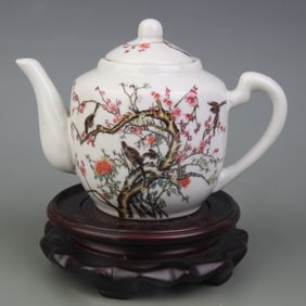 FAMILLE ROSE TEAPOT WITH FLORAL AND BIRD DESIGN
