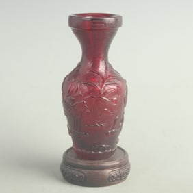AMETHYST-COLORED VASE WITH LOTUS AND FISH DESIGN