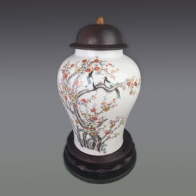 RARE FAMILLE ROSE FLOWER AND BIRD PATTERN PORCELAIN VASE