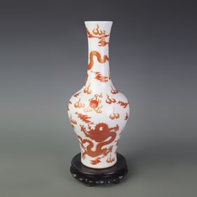 FAMILLE ROSE RED-GLAZED VASE WITH DRAGON MOTIF AND RATTLE DECORATION