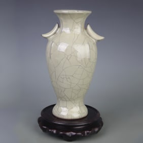 GE-TYPE “CRESCENT?? PORCELAIN VASE