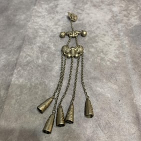 A FINE WHITE BRONZE NECKLACE