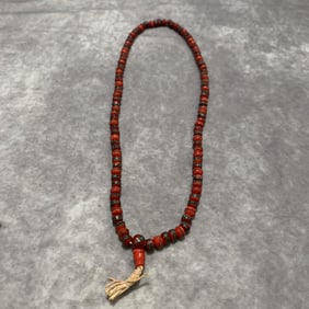 A FINE PUTI SEED NECKLACE