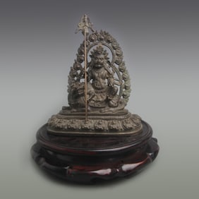 A FINELY MADE TREASURE KING BRONZE STATUE