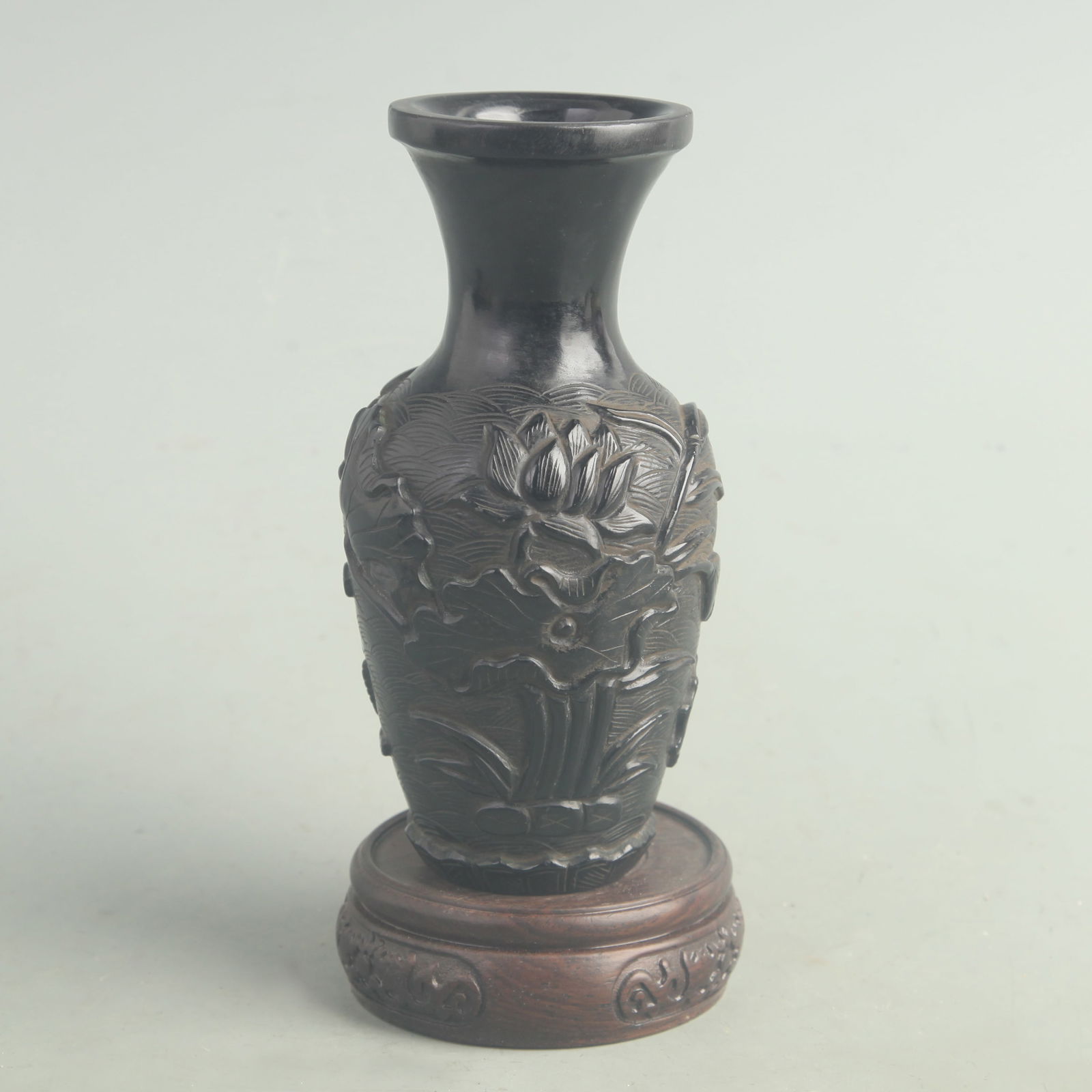 DARK PURPLE GLASS MADE MANDARIN-DUCK PATTERN VASE: Qing Dynasty; High: 5.80 inch; High: 5.80 inch