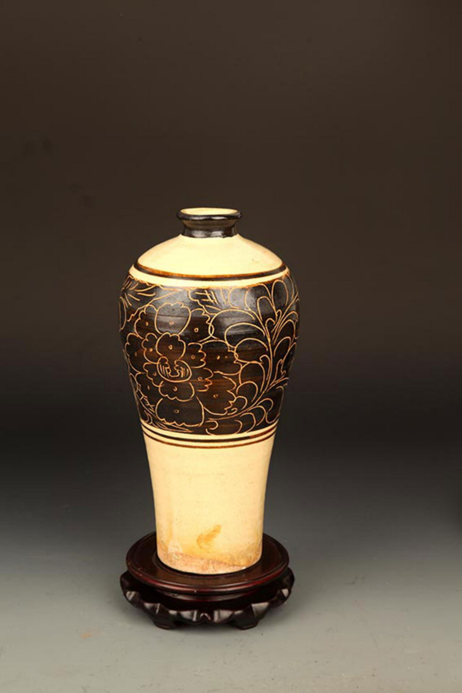 CARVING "CIZHOU YAO" PORCELAIN MEI BOTTLE (1 of 6)