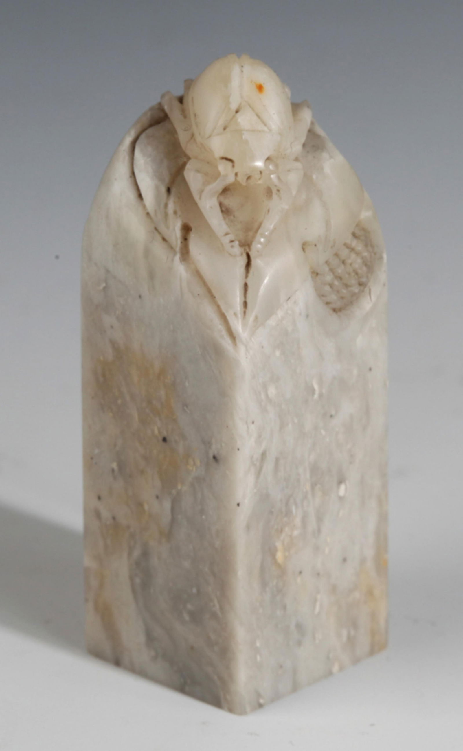 A FINE CARVED SHOUSHAN STONE SEAL (1 of 4)