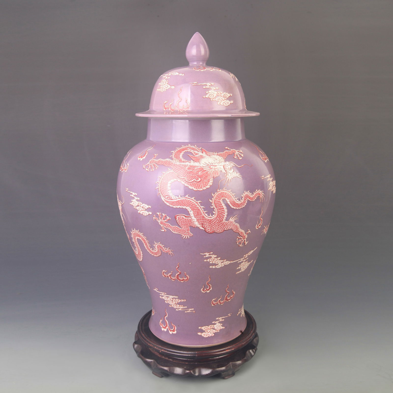 FAMILLE-ROSE PURPLE-GROUND DRAGON PATTERN PORCELAIN JAR (1 of 6)