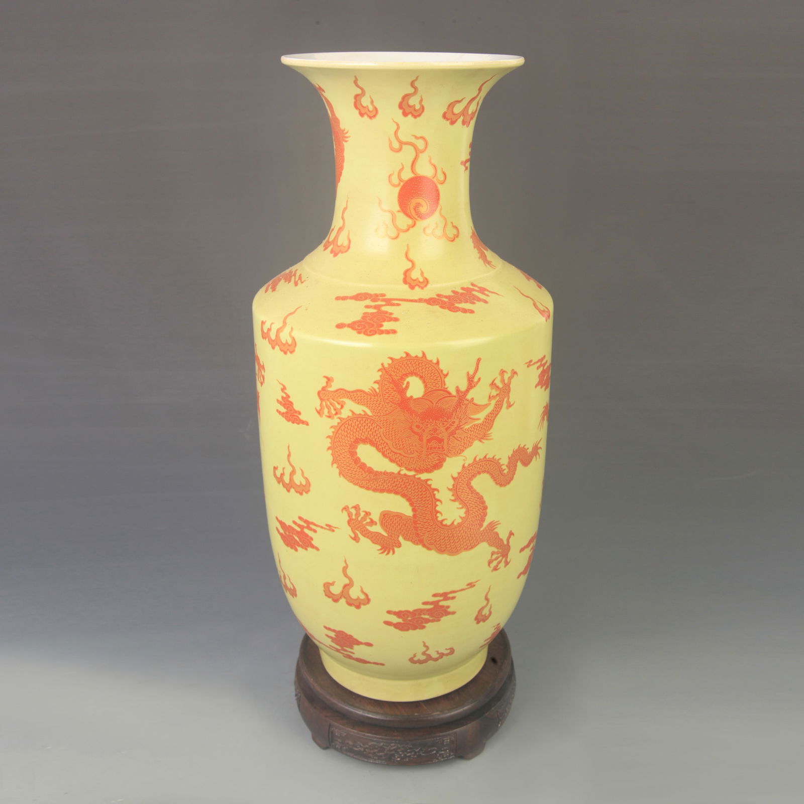 LARGE FAMILLE-ROSE YELLOW-GROUND DRAGON PATTERN PORCELAIN VASE (1 of 5)