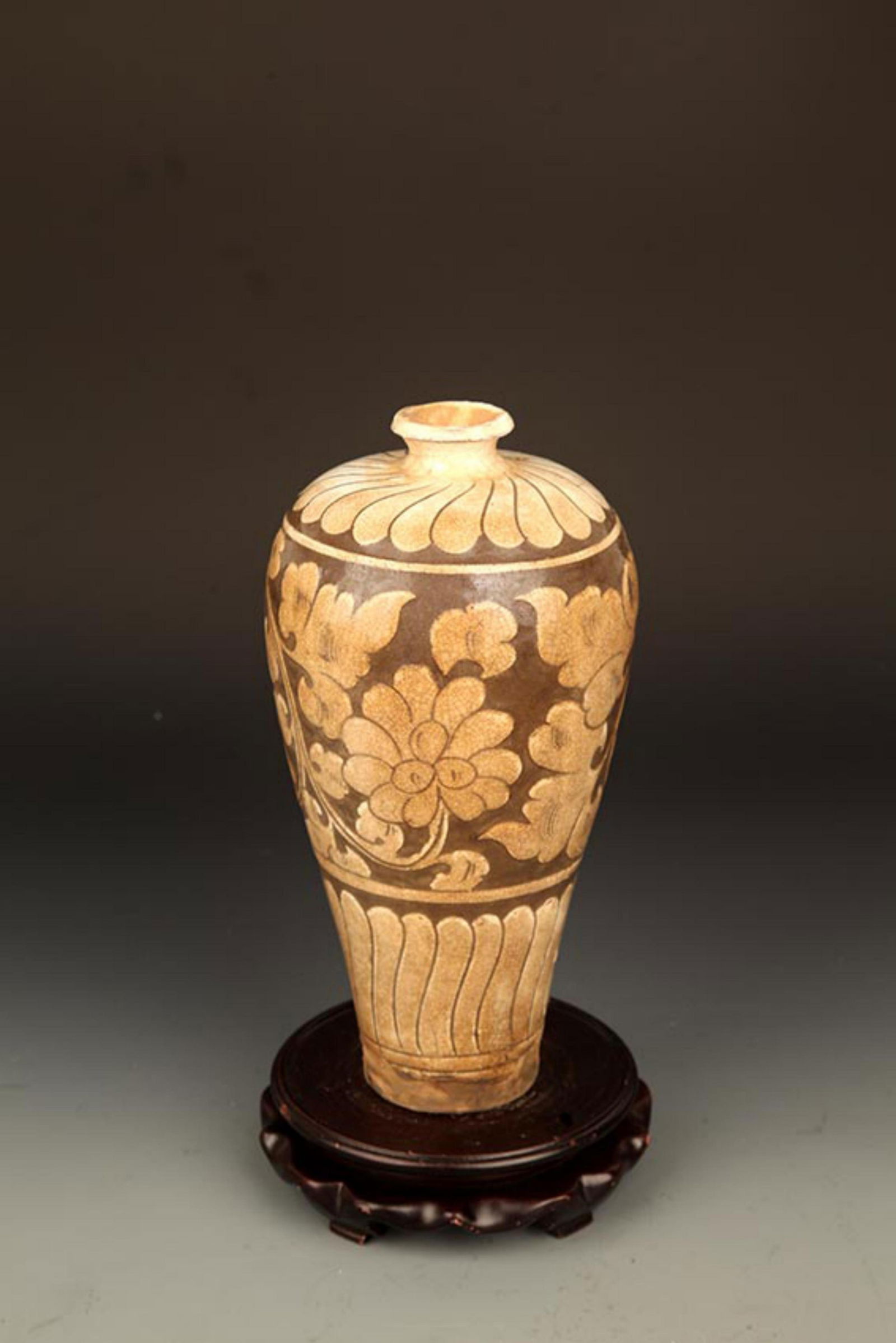 FLOWER CARVING "CI ZHOU YAO" PORCELAIN BEI BOTTLE: Song Dynasty Style, High: 9.5 inch; Diameter: 1.25 inch;