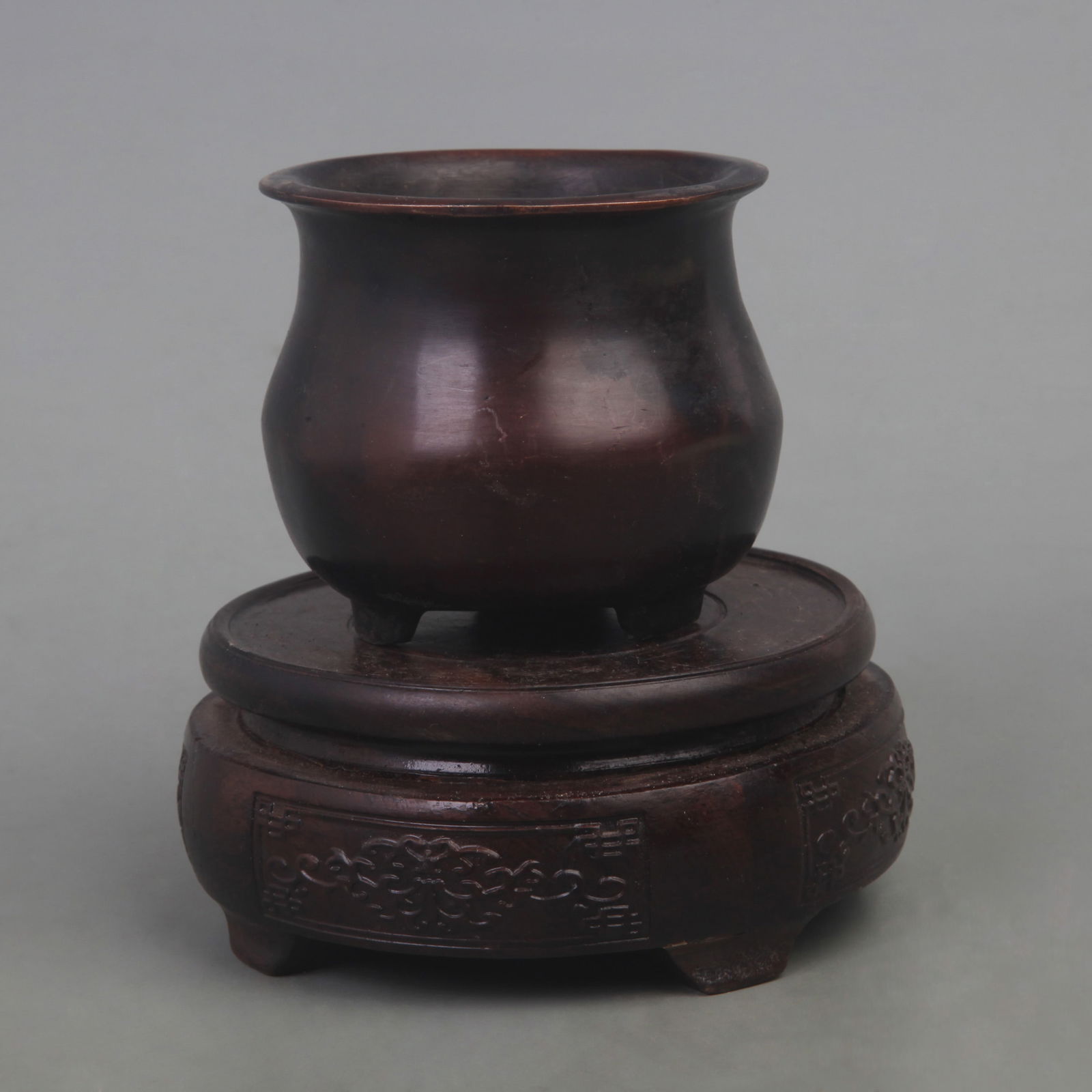 A XUAN DE STYLE ROUND THREE FOOT CENSER (1 of 4)