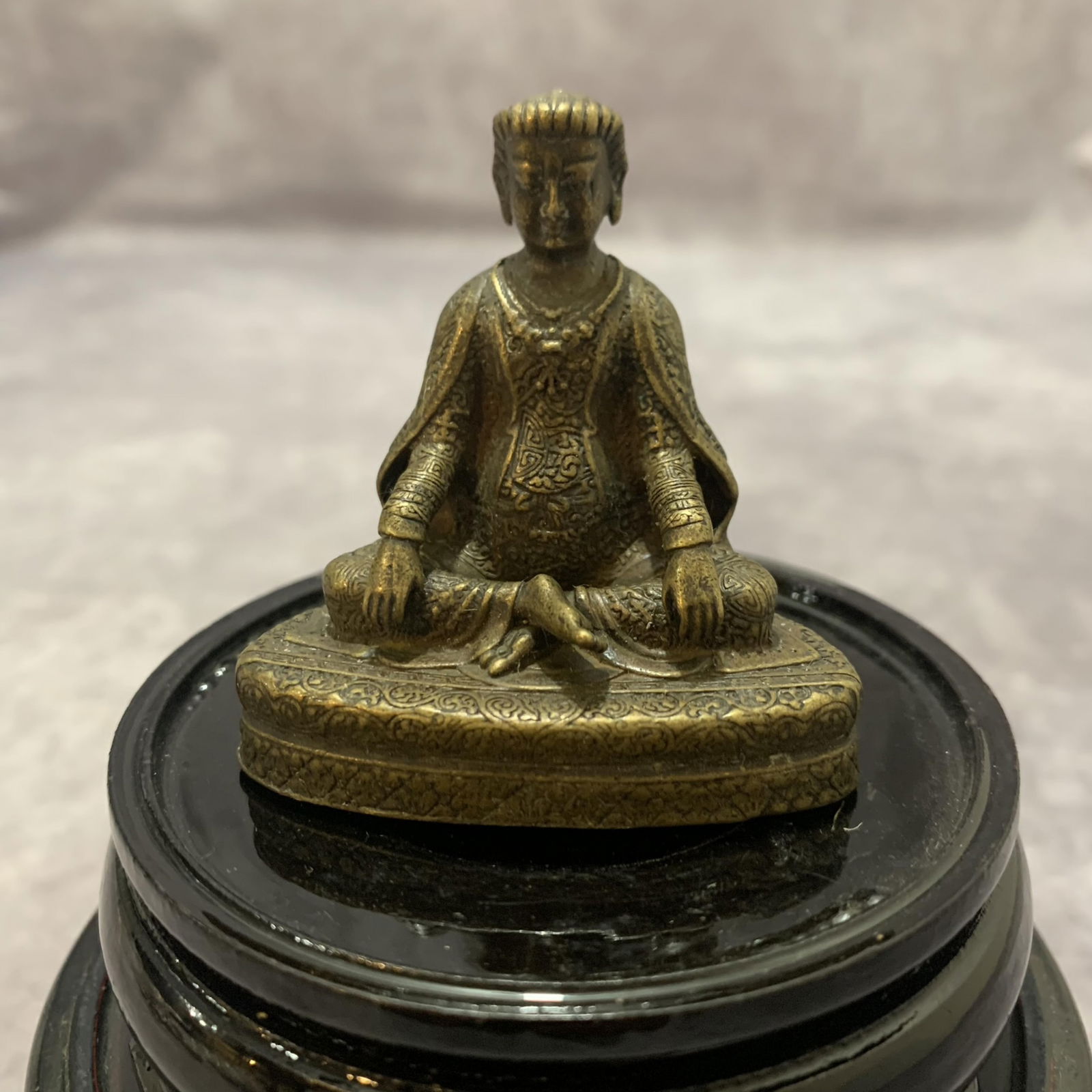 A FINE SMALL TIBETAN BUDDHISM STATUE: 20th Century; Long: 2.2 inch; Width: 2.0 inch; High: 1.3 inch;