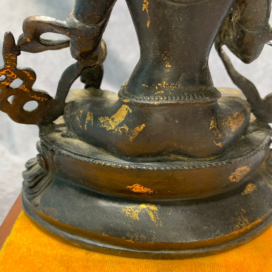 A FINE TIBETAN BUDDHIST STATUE - 4