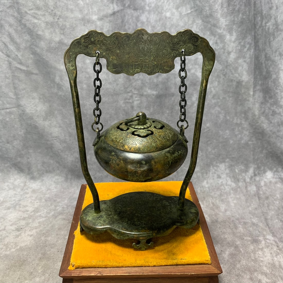 XUAN DE MARK FORTUNE DESIGN BRONZE HANGING INCENSE BURNER: Ming Dynasty Style; Long: 5.2 inch; High: 8.7 inch;