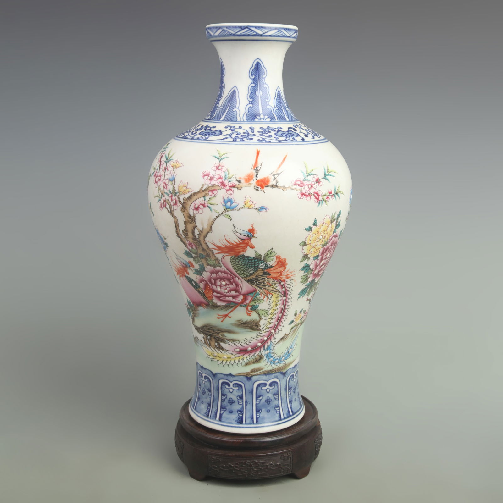 FAMILLE-ROSE BLUE-AND-WHITE 'WELCOMING THE MOON' PORCELAIN VASE: Qing Dynasty Yong Zhen Period; High: 14 inch; Width: 8 inch
