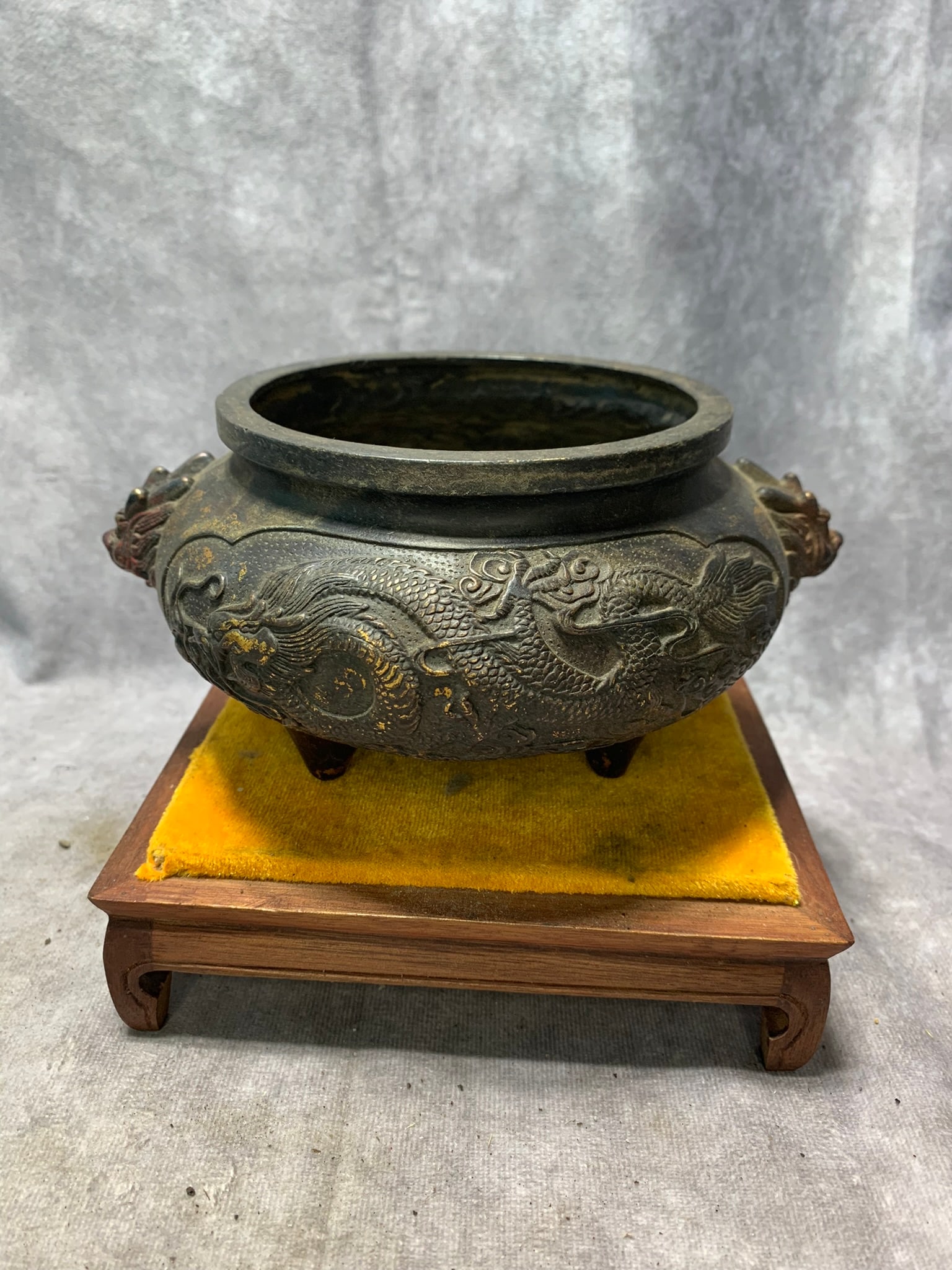 XUANDE ERA GILT BRONZE THREE-LEGGED CENSER WITH LION HANDLES AND DRAGON PATTERNS (1 of 4)