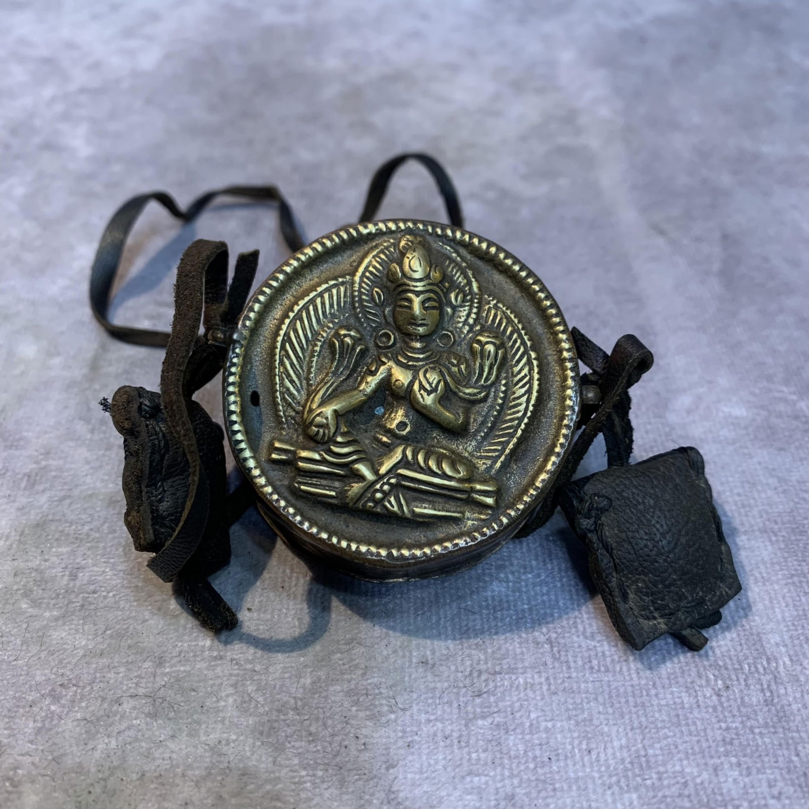 A FINE TIBETAN BUDDHISM RITUAL INSTRUMENTS PENDANT (1 of 3)