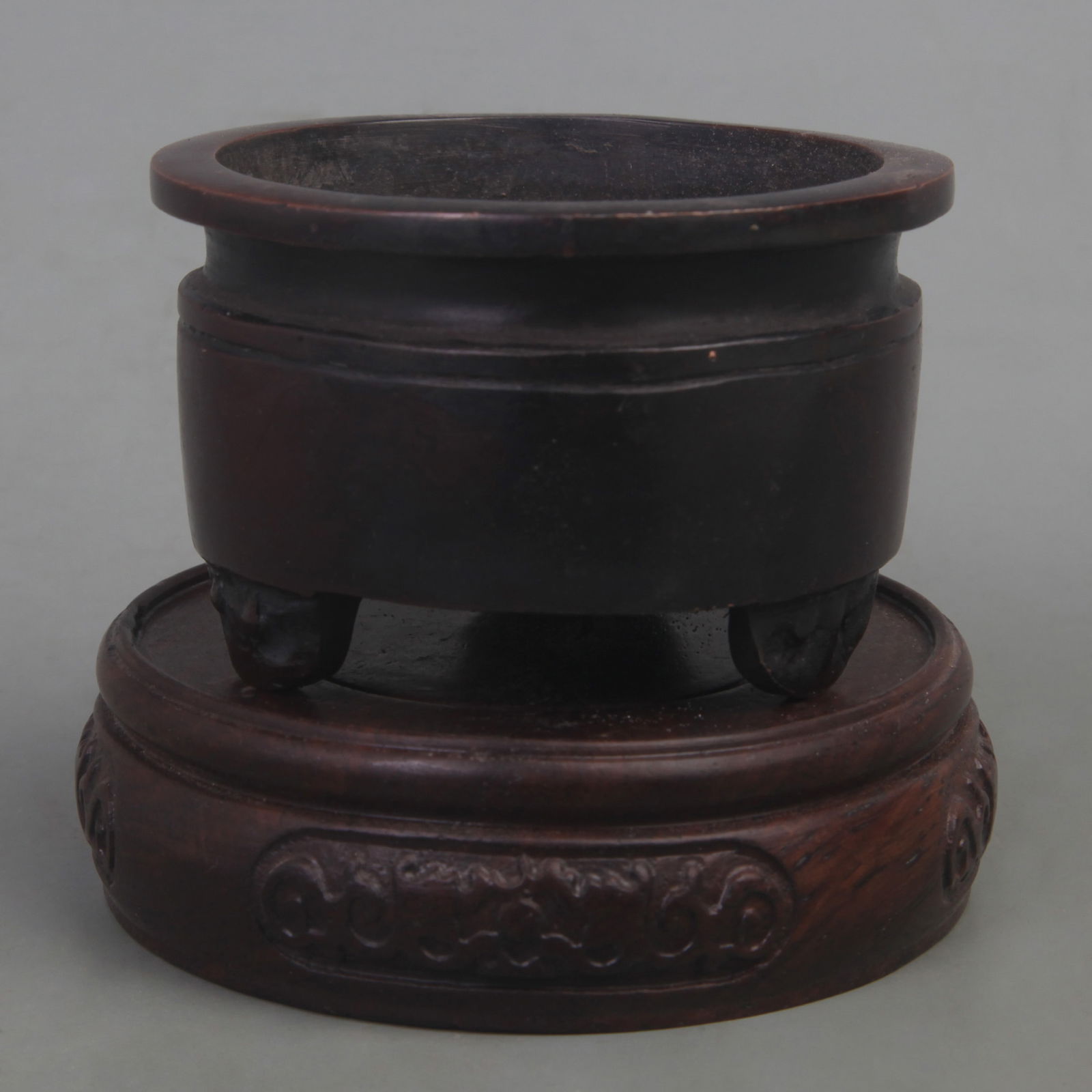 XUANDE MARK BRONZE ROUND-MOUTHED TRIPOD CENSER (1 of 4)