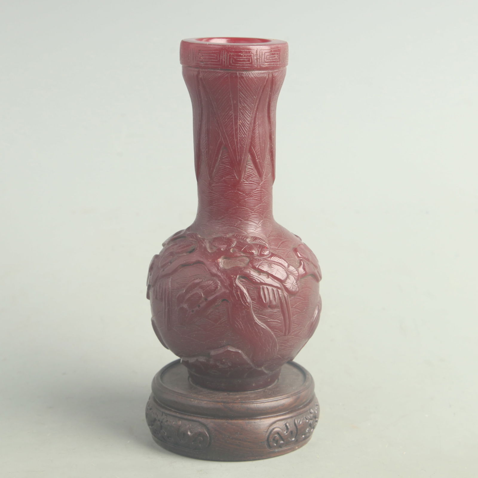 PURPLE-GLASS LONGEVITY-AND-CRANES MACE VASE: Qing Dynasty; High: 5.80 inch; Diameter: 1.70 inch