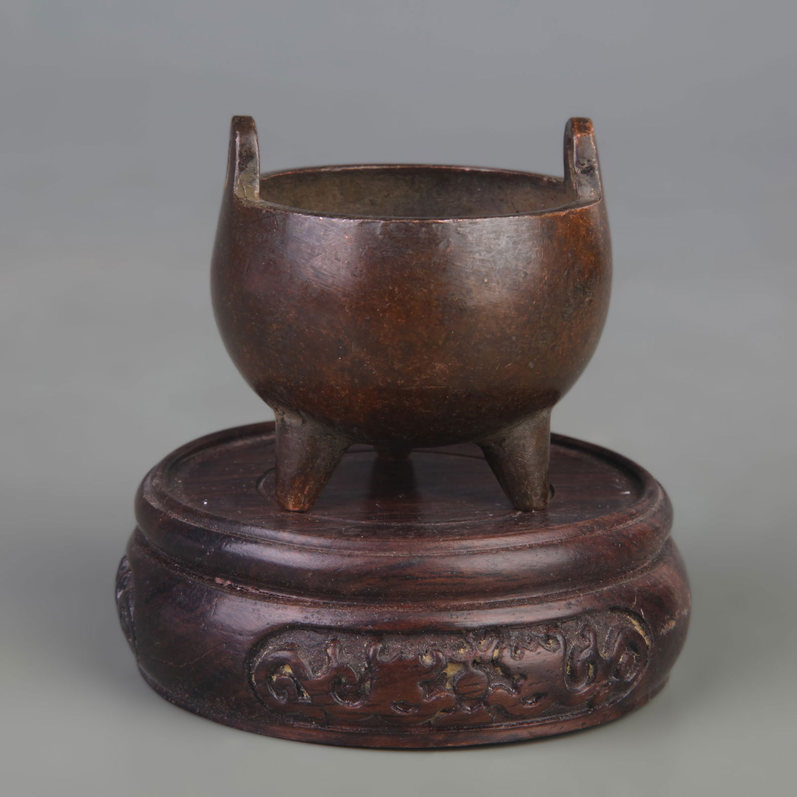 SMALL TRIPOD INCENSE BURNER WITH UPRIGHT HANDLES (1 of 5)