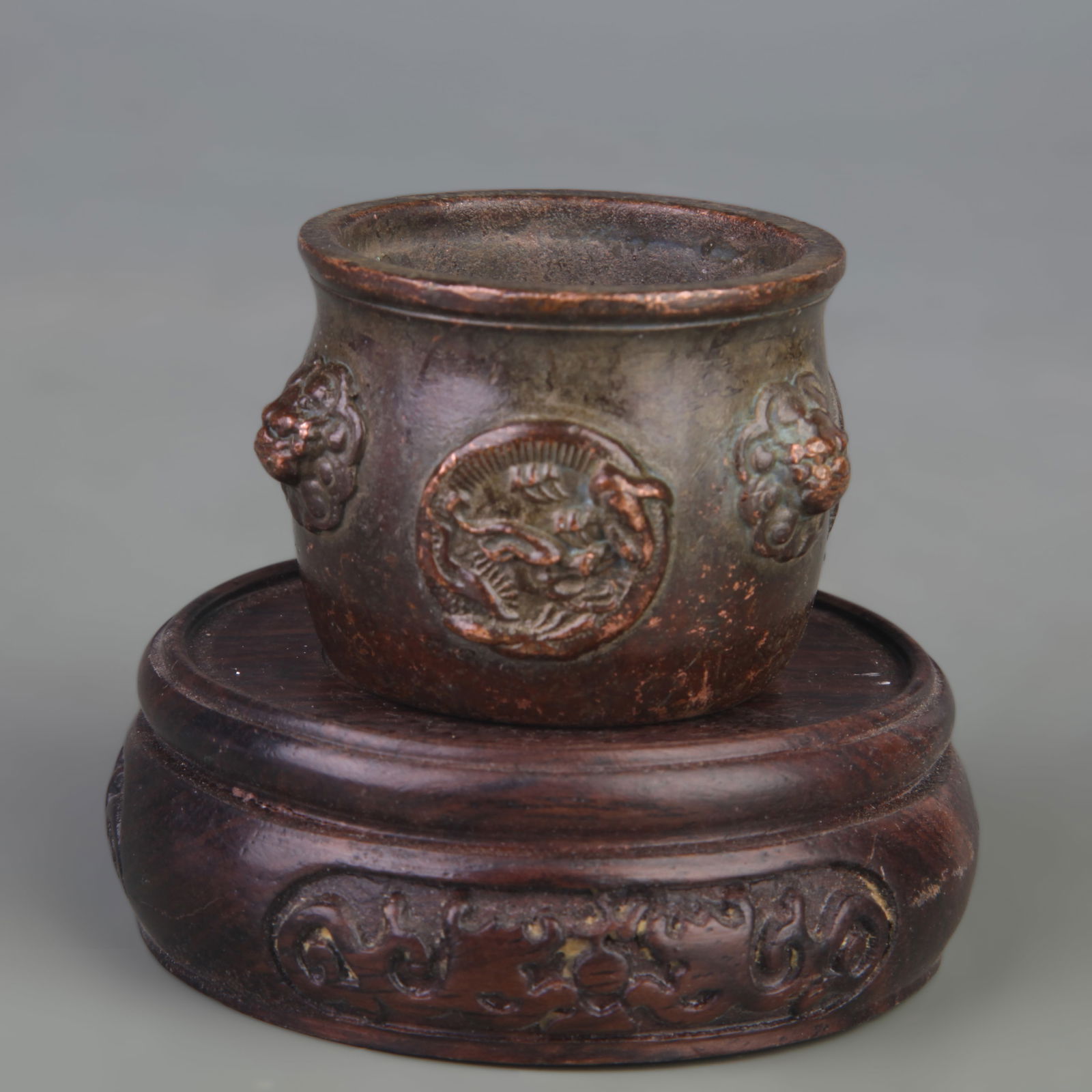 SMALL INCENSE BURNER WITH BEAST EARS AND ROUND FOOT: Ming Dynasty Xuan De Period; Diameter: 1.9 inch; High: 1.5 inch
