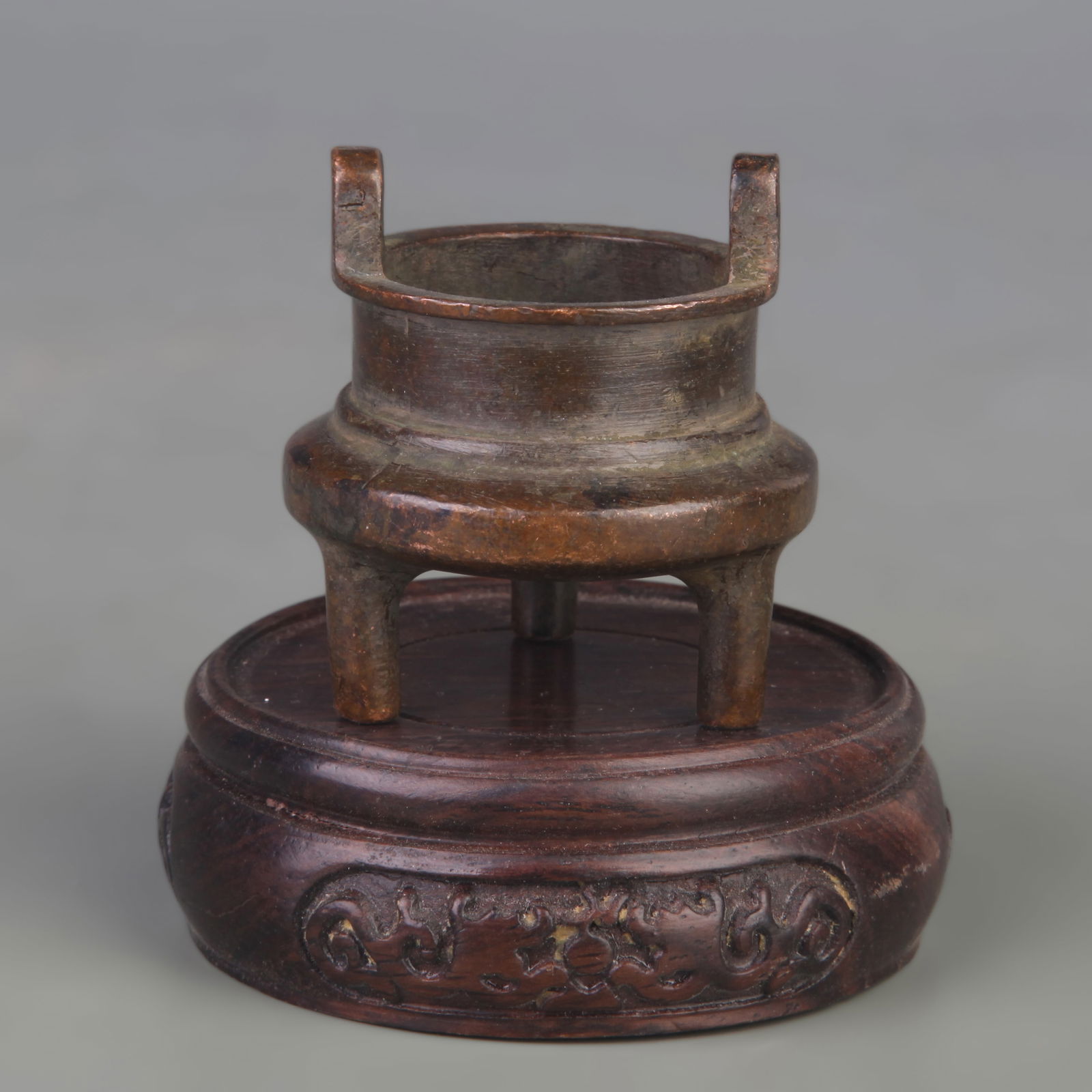 SMALL TRIPOD CENSER WITH UPRIGHT EARS (1 of 5)