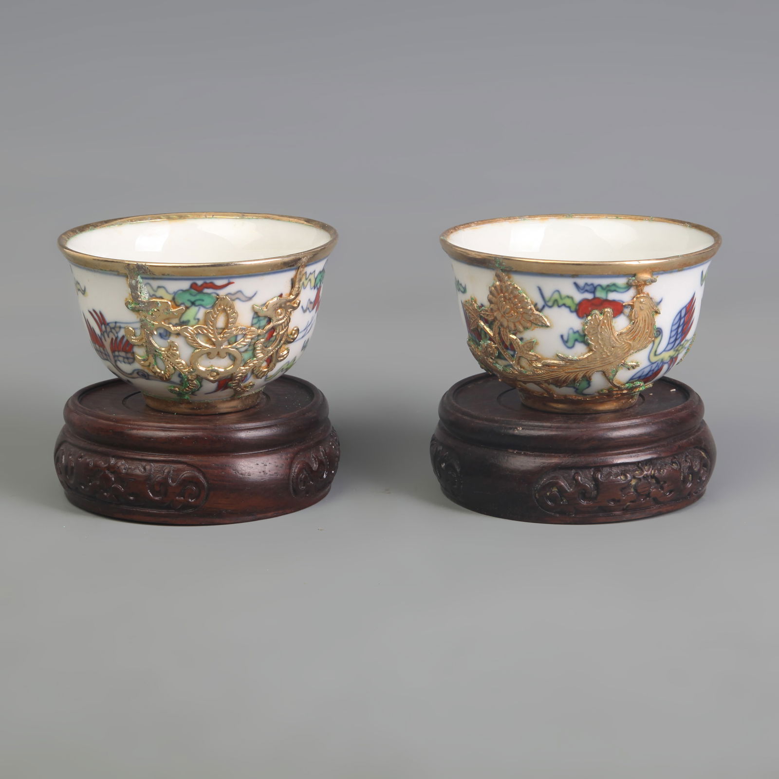 PAIR OF GILT WUCAI PHOENIX PATTERN SMALL PORCELAIN BOWLS (1 of 9)