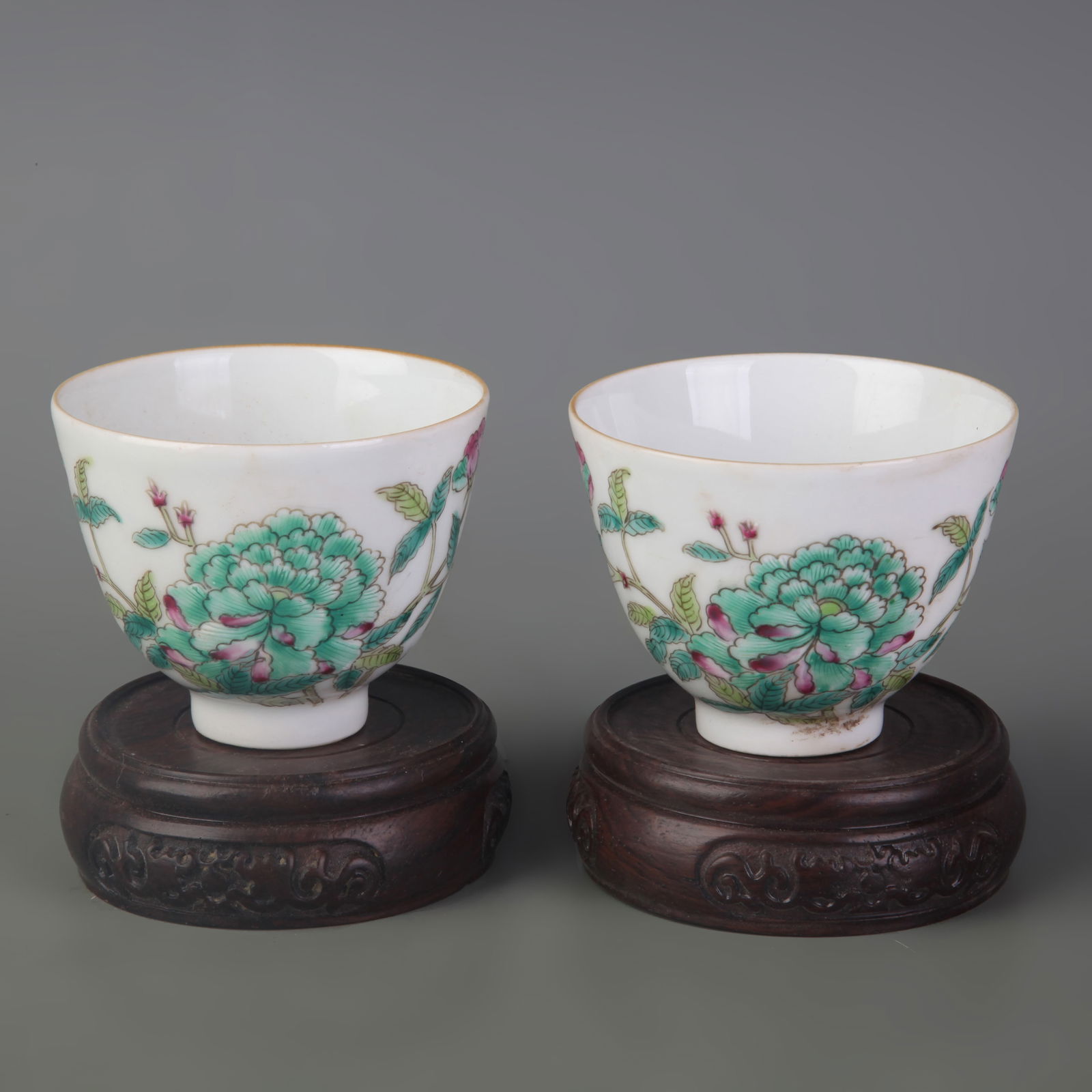 SMALL PAIR OF FAMILLE ROSE FLOWER AND BIRD PATTERN PORCELAIN CUP (1 of 6)