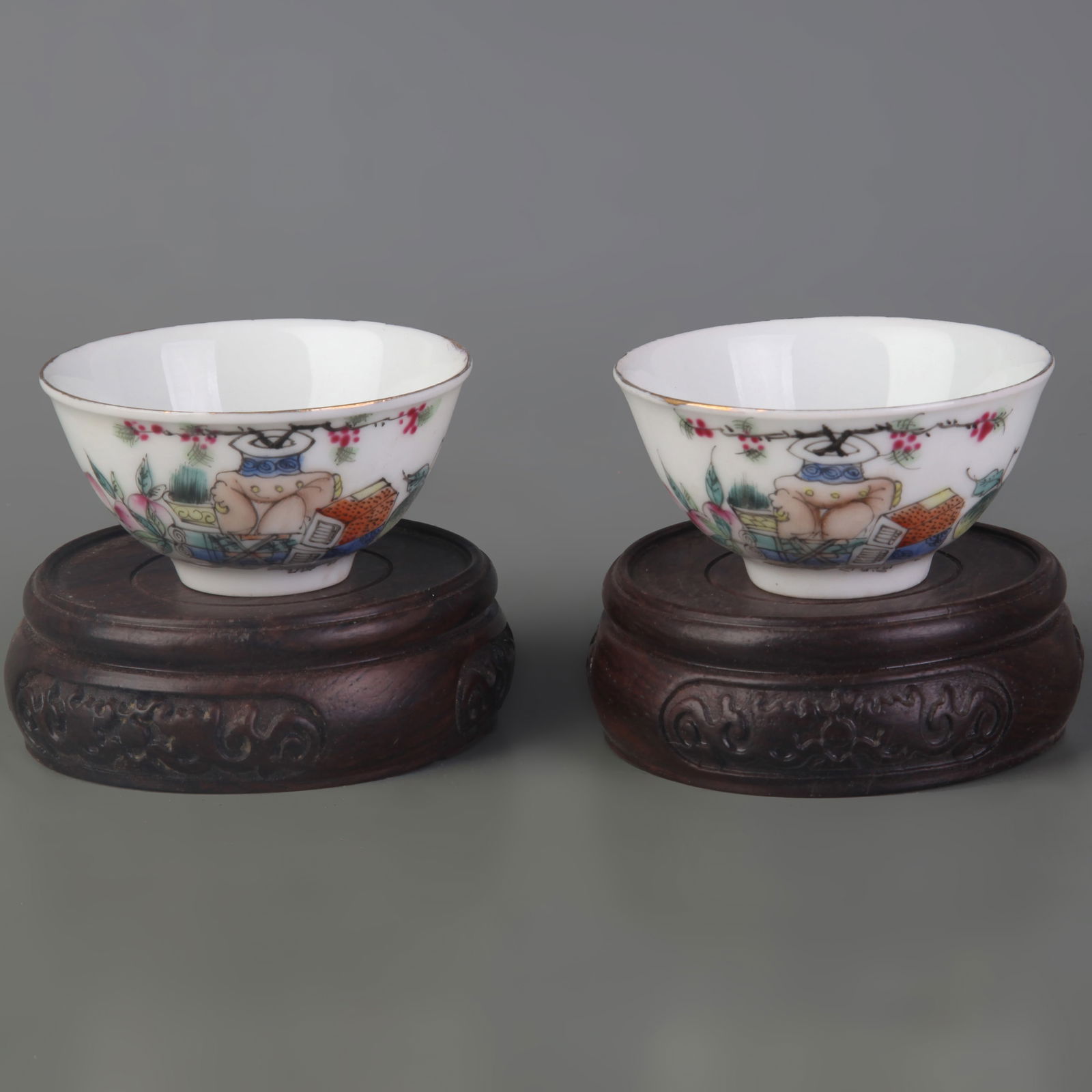 PAIR OF SMALL FAMILLE ROSE BOWLS WITH FRUIT AND FLOWER PATTERNS (1 of 6)
