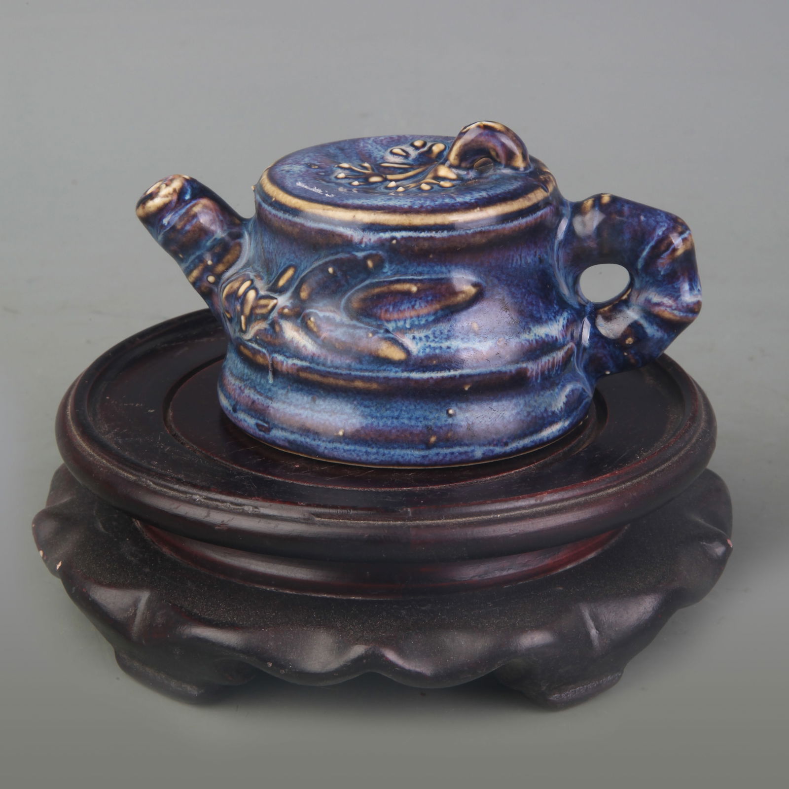 A FINE BLUE COLOR GROUND SCHOLAR'S WATER DROP: Qing Dynasty; Long: 4.1 inch; High: 2.2 inch