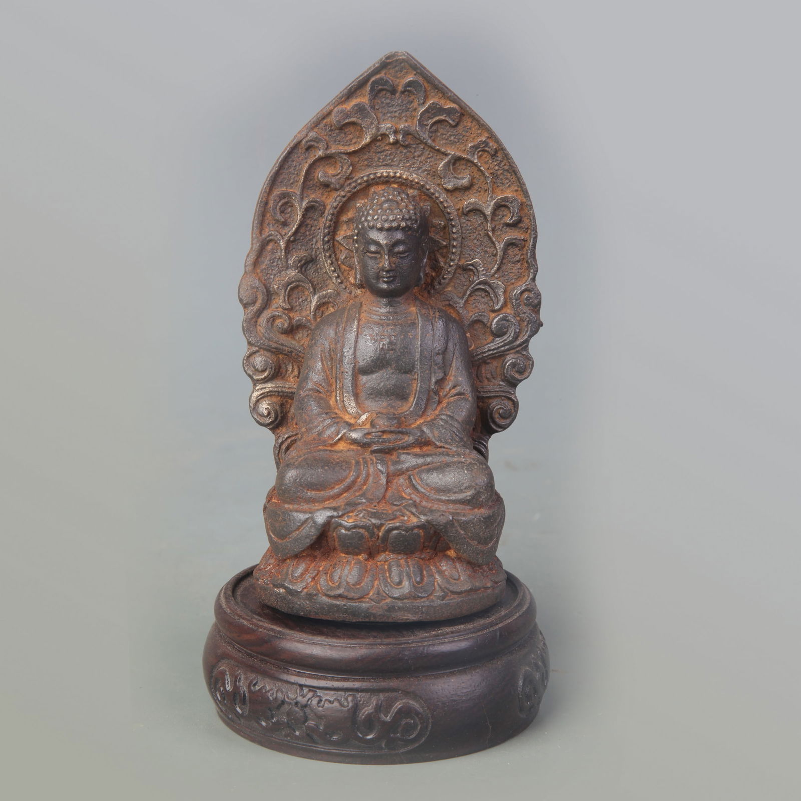 A SMALL CAST IRON SHAKYAMUNI BUDDHA (1 of 5)