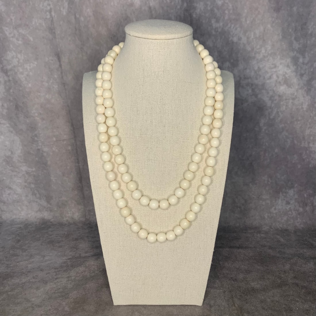 A FINE BONE MADE NECKLACE (1 of 3)