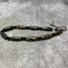 QING DYNASTY DZI BEAD NECKLACE (9 BEADS)