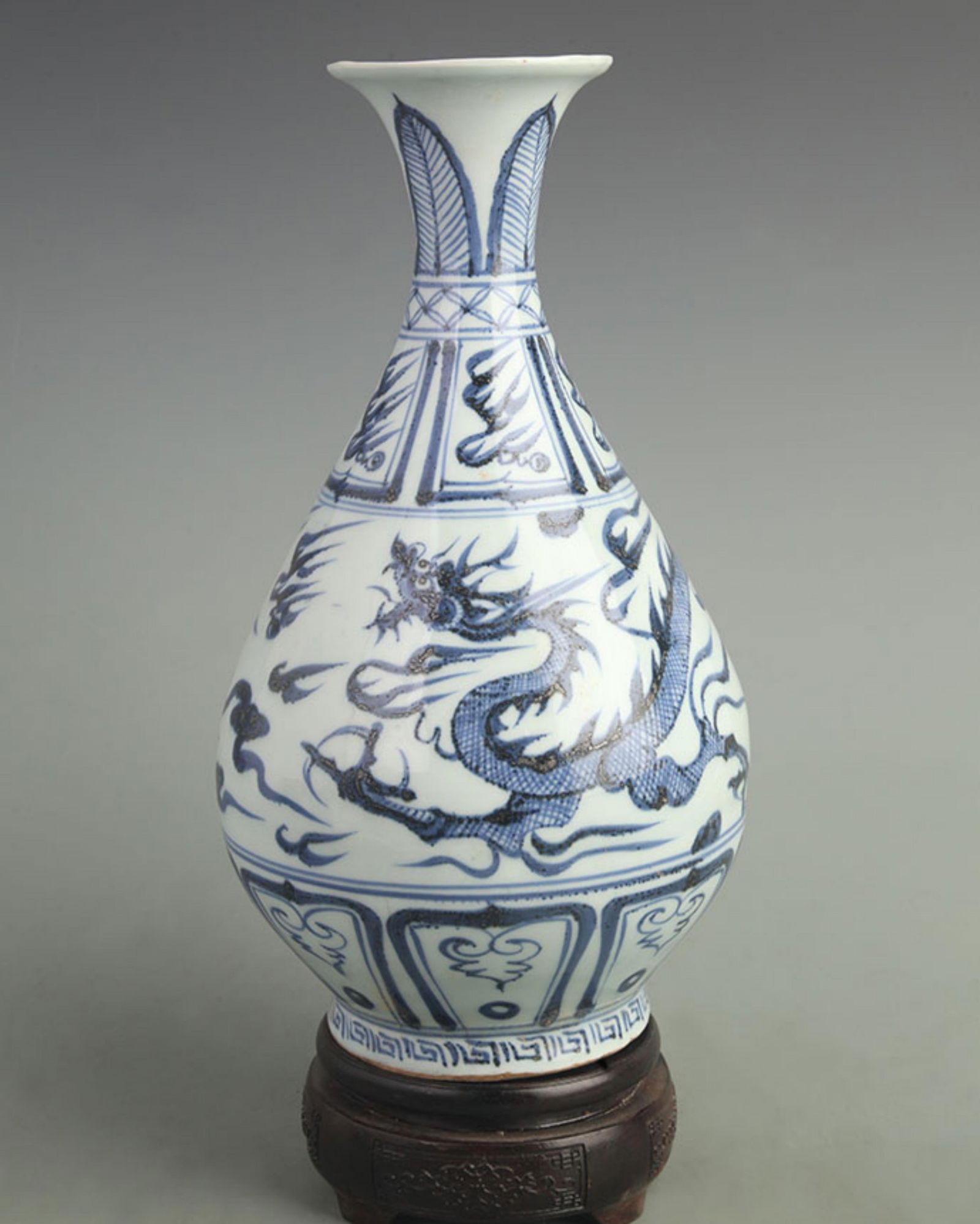 BLUE AND WHITE DRAGON PATTERN YUHUCHUN STYLE PORCELAIN VASE: Yuan Dynasty Style; High: 11.7 inch; Width: 6.00 inch