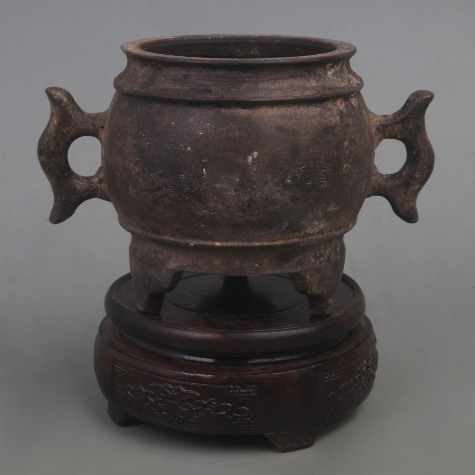 A FINE XUAN DE STYLE GILT BRONZE THREE FOOT BRONZE CENSER (1 of 4)