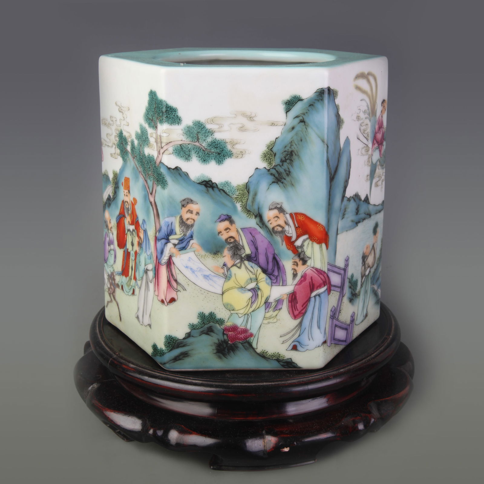FAMILLE ROSE HEXAGONAL PORCELAIN BRUSH POT WITH FIGURE MOTIF: Qing Dynasty Qian Long Period; Width: 7.8 inch; High: 7.8 inch