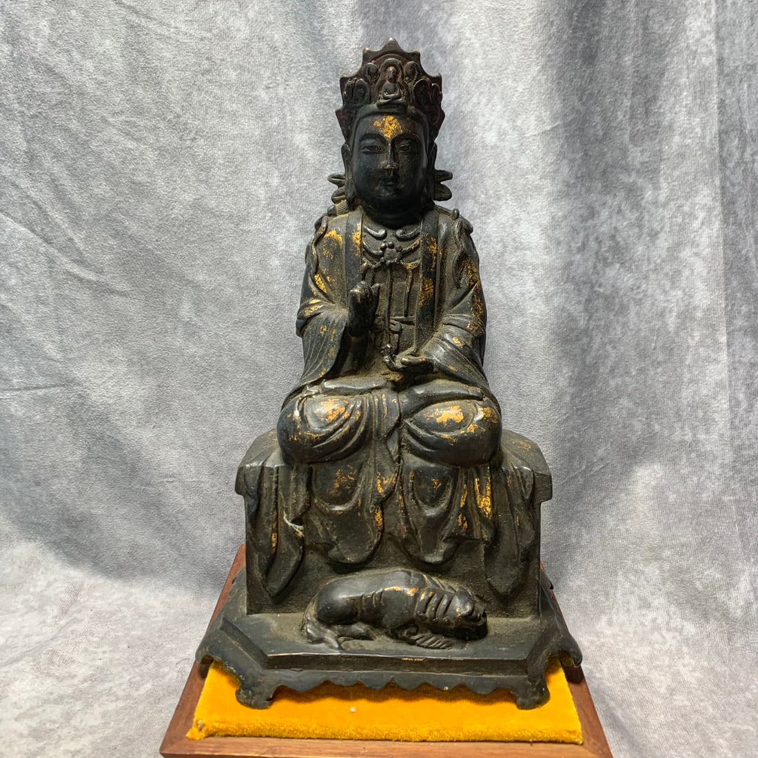 GILT BRONZE SEATED GUANYIN STATUE: Ming Dynasty; Long: 6.4 inch; Width: 3.7 inch; High: 9.8 inch;