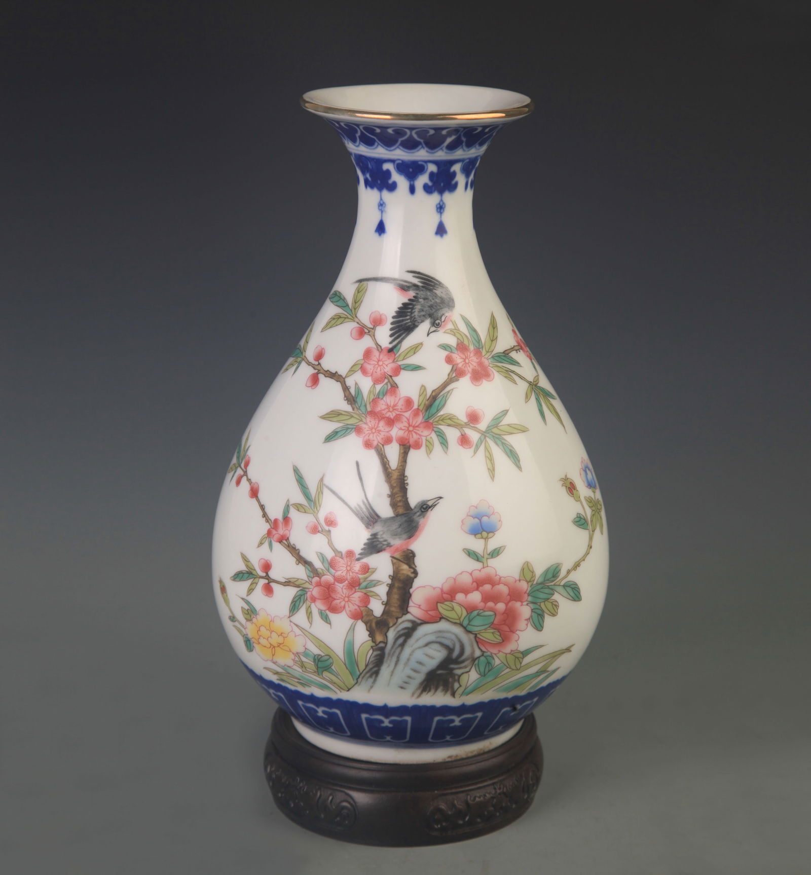 RARE BLUE AND WHITE FAMILLE ROSE YU HU CHUN STYLE VASE: Qing Dynasty Qian Long Period, High: 8.75 inch; Diameter:3.0 inch;