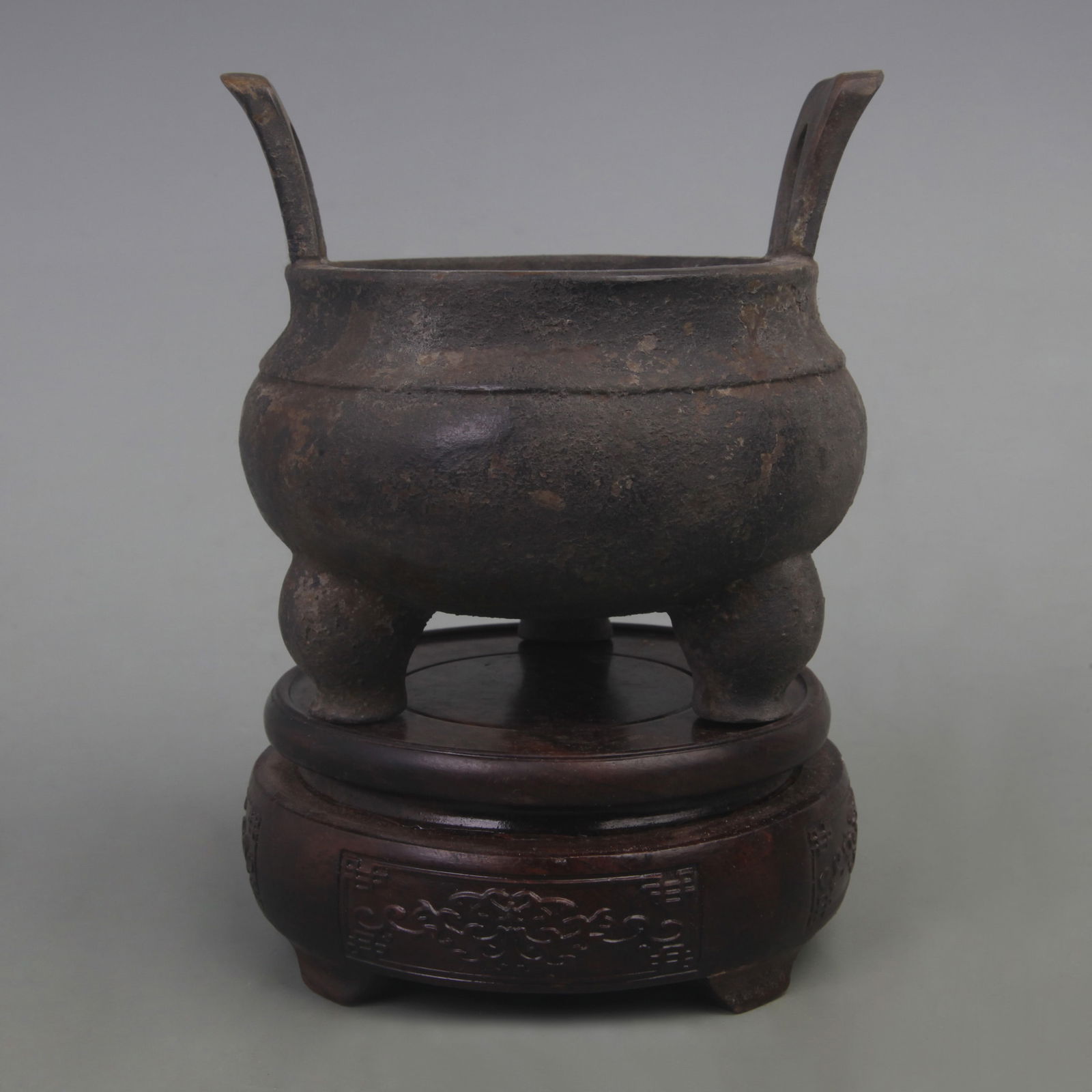 XUAN DE STYLE BRONZE CENSER WITH ELEVATED HANDLES (1 of 4)